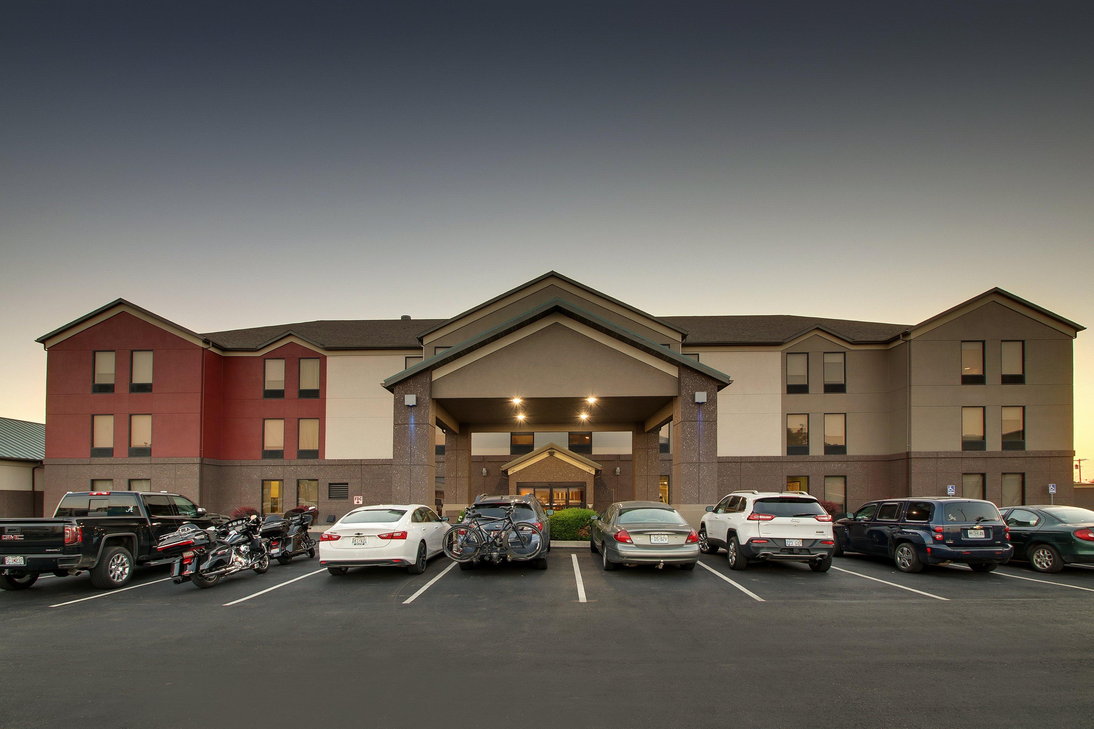 Holiday Inn Express Hotel & Suites Lebanon By Ihg Exterior photo