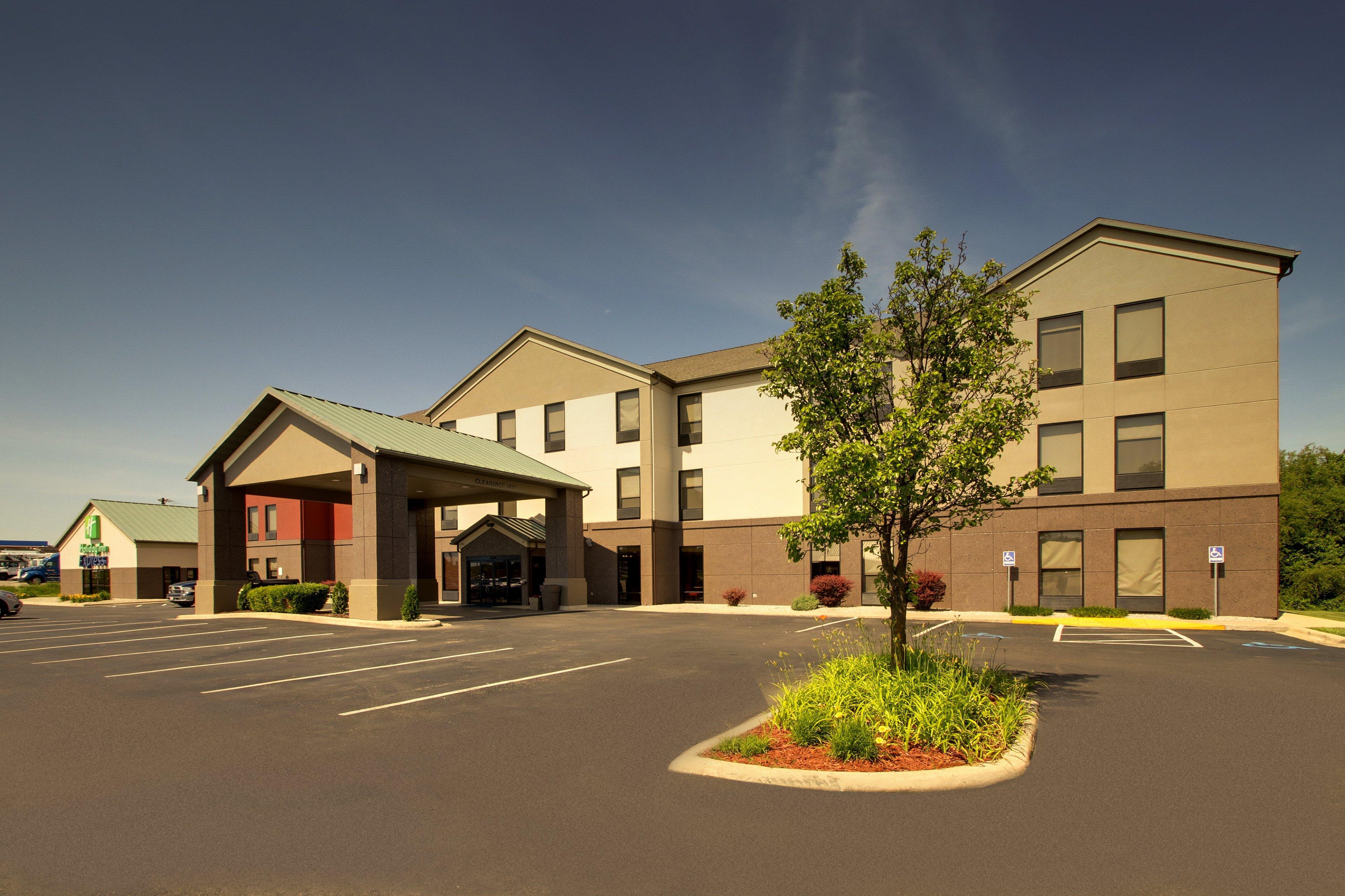 Holiday Inn Express Hotel & Suites Lebanon By Ihg Exterior photo