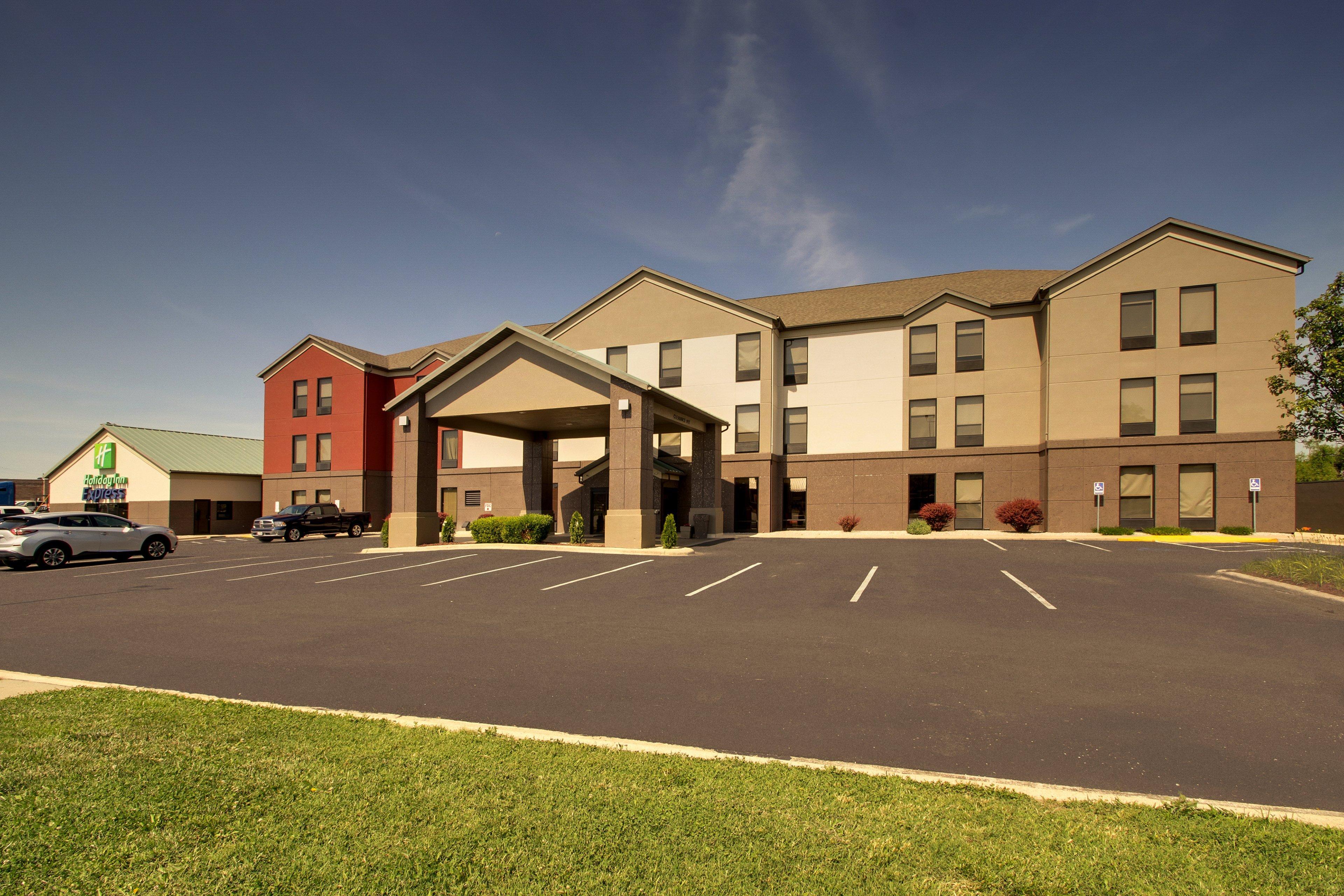 Holiday Inn Express Hotel & Suites Lebanon By Ihg Exterior photo